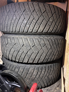 Зимняя резина/шины 215/65R16 Nissan original диски (3 фото из 6)
