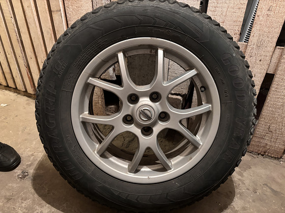Talverehvid 215/65R16 Nissan originaal veljedega