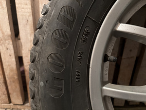 Зимняя резина/шины 215/65R16 Nissan original диски (6 фото из 6)