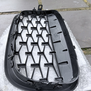 BMW X5 E70 / X6 E71 — uued võrkdisainiga neeruvõred Gloss Black (3 foto / 4)