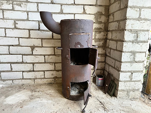 Металлическая печь (3 фото из 5)