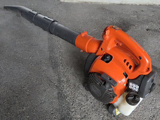 Lehepuhur Husqvarna 125b