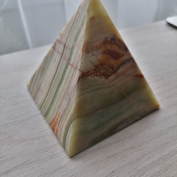 Пирамида из оникса