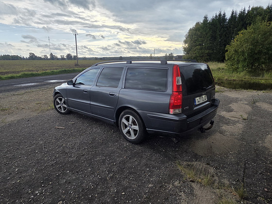 Volvo V70 2.4