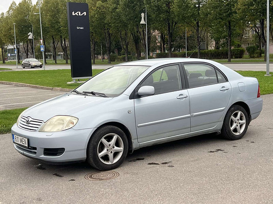 TOYOTA COROLLA