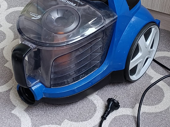 Пылесос Philips.