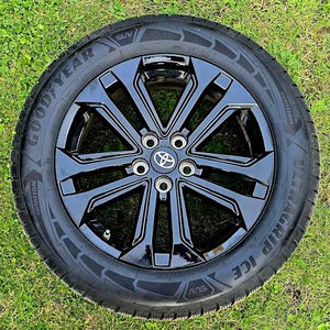 Toyota RAV4 R18 veljed rehvidega (2 foto / 6)