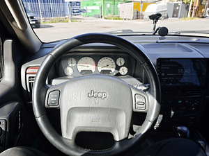 Jeep Grand Cherokee (8 фото из 9)