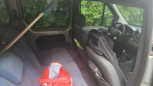 Ford Tourneo Connect 2011 (6 foto / 8)