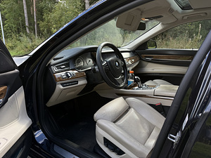 BMW 740 xdrive (9 фото из 14)