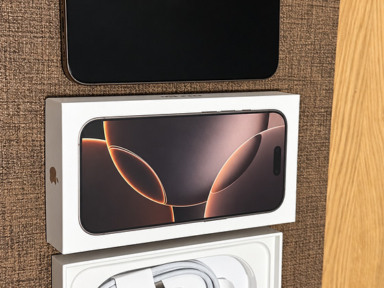 2 × iPhone 16 Pro 256GB – в очень хорошем состоянии