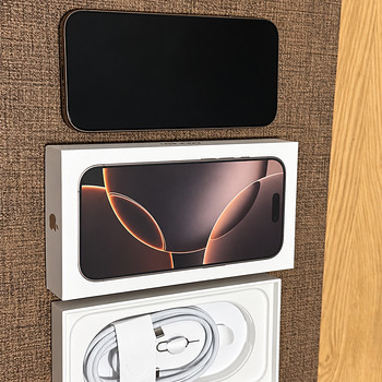 2 × iPhone 16 Pro 256GB – в очень хорошем состоянии
