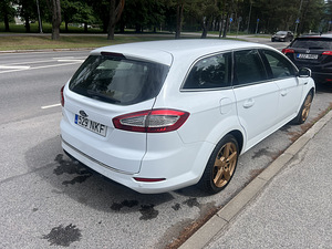 Ford Mondeo 2011 (2 фото из 9)