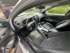 Ford Mondeo 2011 (4 фото из 9)