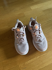 Кроссовки для бега NIKE (1 фото из 4)