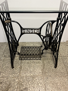 Klaasist laud Singeri jalal (4 foto / 6)