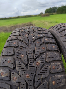 Müüa kumho naastrehvid 205/60/16 (2 foto / 2)