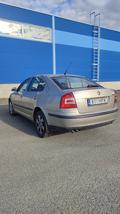 Auto rent (4 foto / 6)