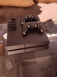 PS 4 с джойстиками (3 фото из 6)