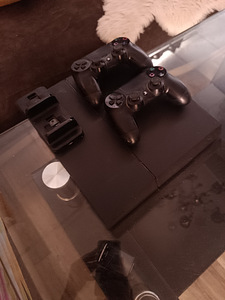 PS 4 с джойстиками (1 фото из 6)