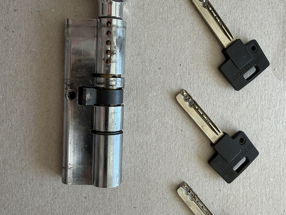 Б/у замок Mul t lock
