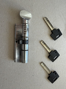 Б/у замок Mul t lock (1 фото из 4)