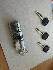 Б/у замок Mul t lock (3 фото из 4)
