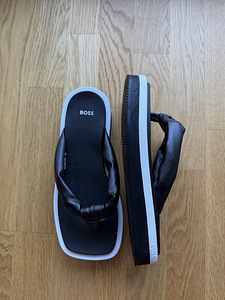Сандалии BOSS, 38 размер (2 фото из 3)