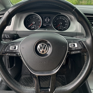 Volkswagen Golf 7, 2016 (7 фото из 9)