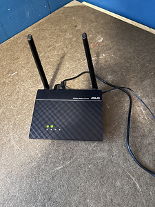 Asus RT-N12+ (1 фото из 6)