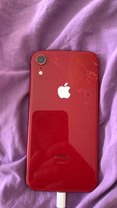 iPhone XR красный, 64gb (2 фото из 4)