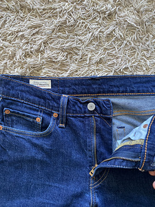 Новые джинсы Levi”s (5 фото из 5)