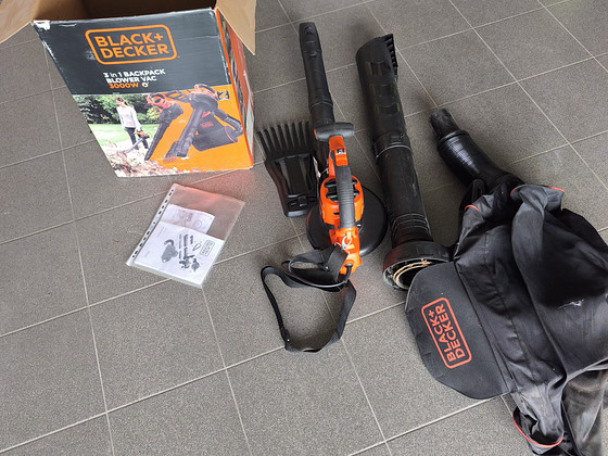 Электрический воздуходув-пылесос для листьев Black & Decker BEBLV300-QS