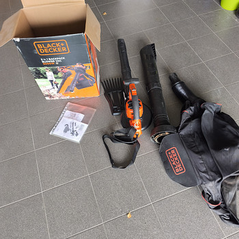 Электрический воздуходув-пылесос для листьев Black & Decker BEBLV300-QS