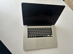 MacBook Pro (Retina, 15 дюймов, середина 2015 г.) (1 фото из 7)