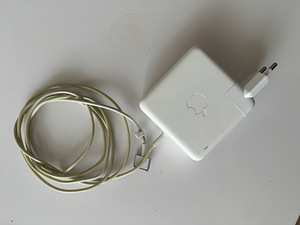 MacBook Pro (Retina, 15 дюймов, середина 2015 г.) (7 фото из 7)