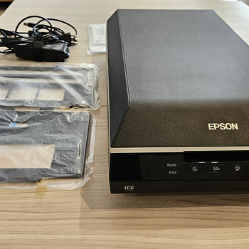 Epson Perfection V550 Photo фото- и плёночный сканер