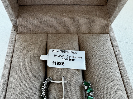 Серьги из белого золота с изумрудами