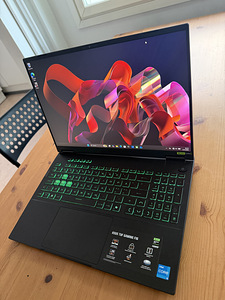 Asus TUF F16 // RTX 5050 8Gb // I5-13450hx // 16Gb ram ddr5 (2 foto / 3)