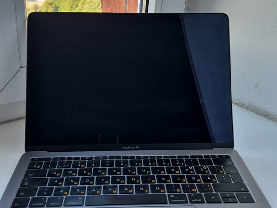 Продаю macbook pro 13 inch 2017