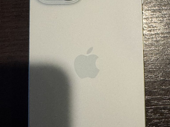 Продам Apple iPhone 15 128 GB.