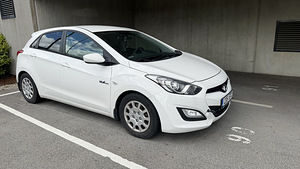 Hyundai i30 1.4 CRDi 66 kW 2013 vajab remonti (1 foto / 7)