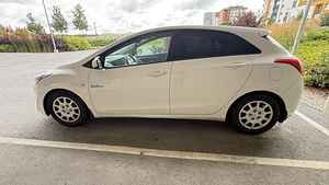 Hyundai i30 1.4 CRDi 66 kW 2013 vajab remonti (2 foto / 7)