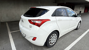 Hyundai i30 1.4 CRDi 66 kW 2013 vajab remonti (3 foto / 7)