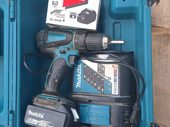 Шуруповерт MAKITA
