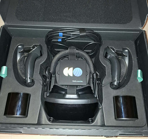 Valve Index полный комплект + pulley, охлаждающий вентилятор, держатели и т. д. (3 фото из 5)