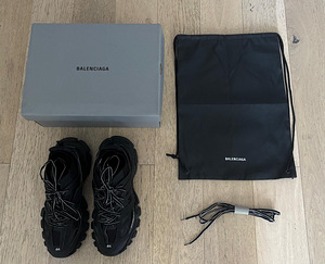 Balenciaga tossud, karp ja kott (2 foto / 5)