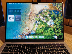 MacBook Air M2 с дефектом (3 фото из 10)