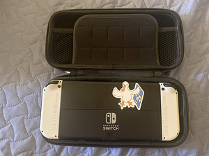 Nintendo Switch OLED + Animal Crossing + аксессуары (2 фото из 4)