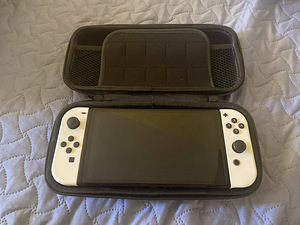 Nintendo Switch OLED + Animal Crossing + аксессуары (4 фото из 4)